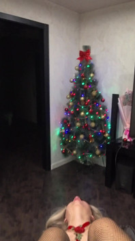 Vrolijk kerstfeest! Anaal neuken in nieuwjaar in een glitter panty en harnas! POV!
