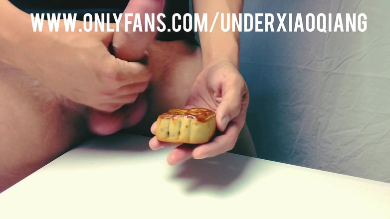 UnderXiaoQiang: Sborra sulla mia mooncake - food porn - completamente video