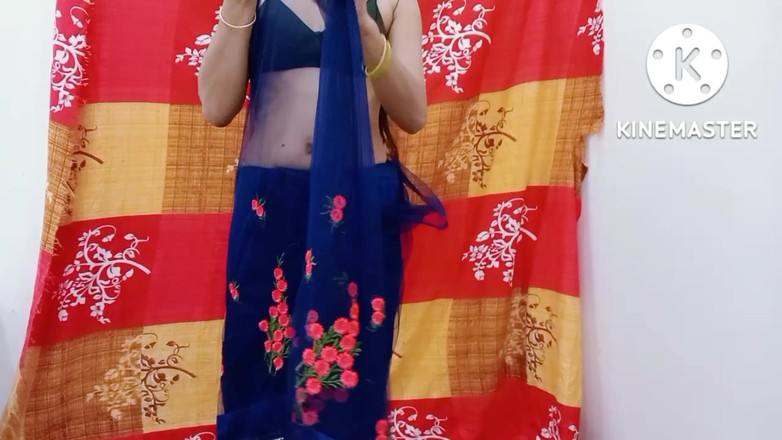 Ankurpriya000: 핫한 비디오: 사리 영화관에서 자위하는 Priya.