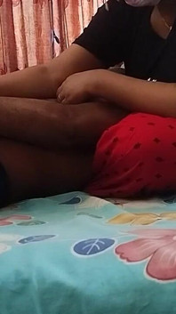 Desi Hausfrau Mit Großen Gebogenen Möpsen Berührt Großen Schwanz - Teil 2