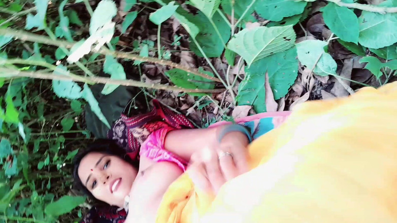 Renudbf: 印度德西新婚女孩想要在户外做爱完整印地语音频