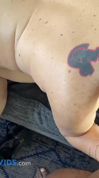 PAWG zralá děvka stříká na obličej a vlasy