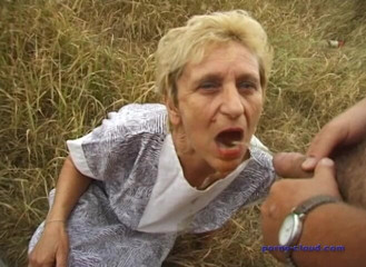 Porno Cloud: Grannys outside fuck
