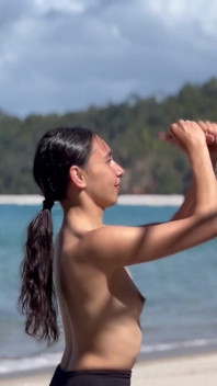 Mamada y paja en la mejor playa con una carga de tragar