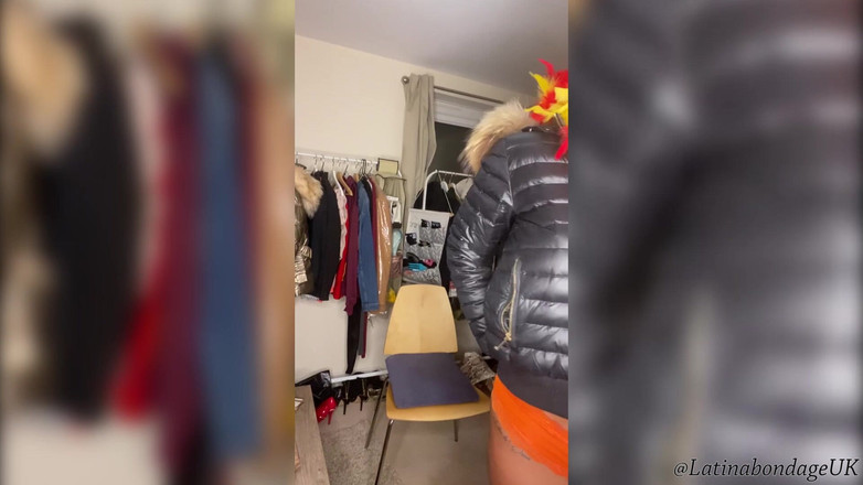 Latina Fetish: Latina in pelliccia e parkas (parte 2)