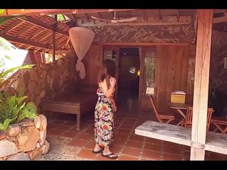 Anonymous Vlogger: Voyage sexuel et baise un couple dans un complexe hôtelier...