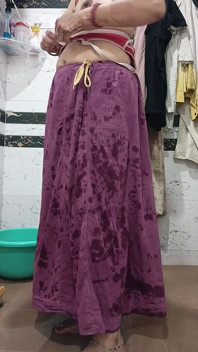 Pertunjukan mandi pantat besar Bhabi Priya