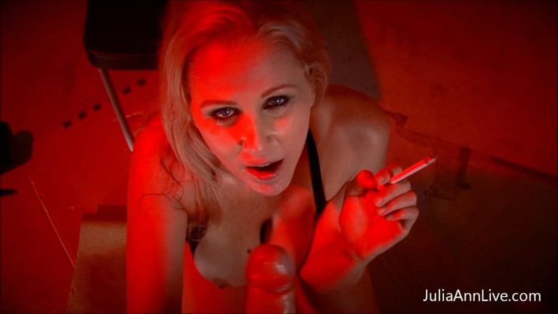Julia Ann: Smokin' heet!