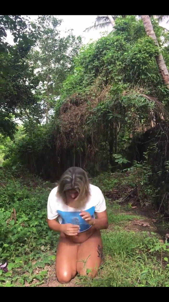 Naughty Girl TS: Trans sarışın doğal vücudunu gösteriyor