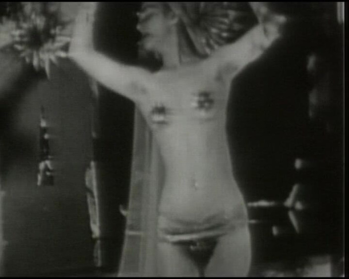 Porno kino: Videoclip retro amator cu doamnă germană pasională