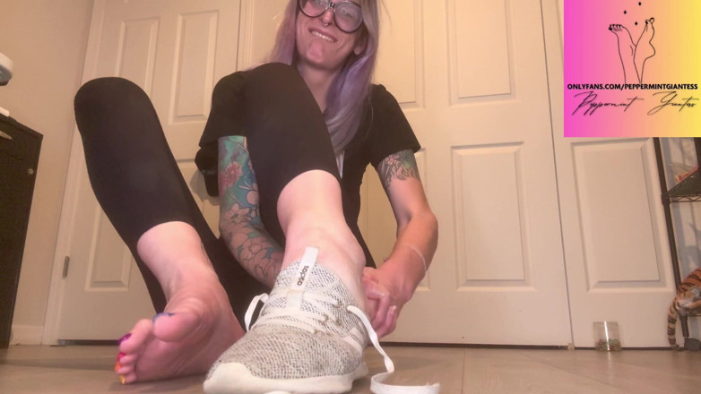 Peppermint Giantess: 67 Dewi Melacur &amp; Cuts Saiz Kecil 7 Sneakers | Total Wreckage
