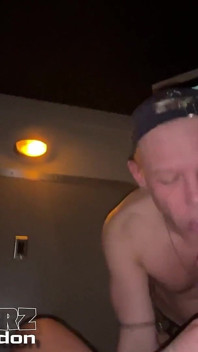 Tvrdě ho vykuchej a pak otoč se