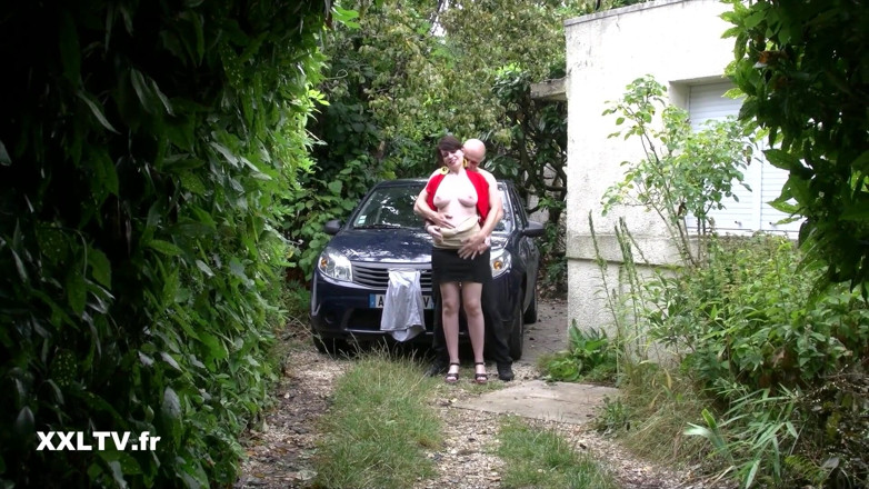 XXLTVFR: Sesso all'aperto con una mora tettona