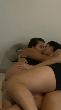 I Teach My Stepsister How to Fuck Like a Lesbian Doing Scissors