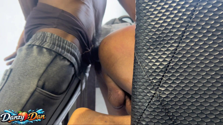 Danbottom12: Privater Friseur-termin Endet Stattdessen Mit Heißer Ficksession
