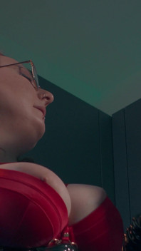 MILF drażni go energicznie swoją rękawiczną ręką, rujnuje jego orgazm ostro zabrania mu Fr Coming. Ręka na usta