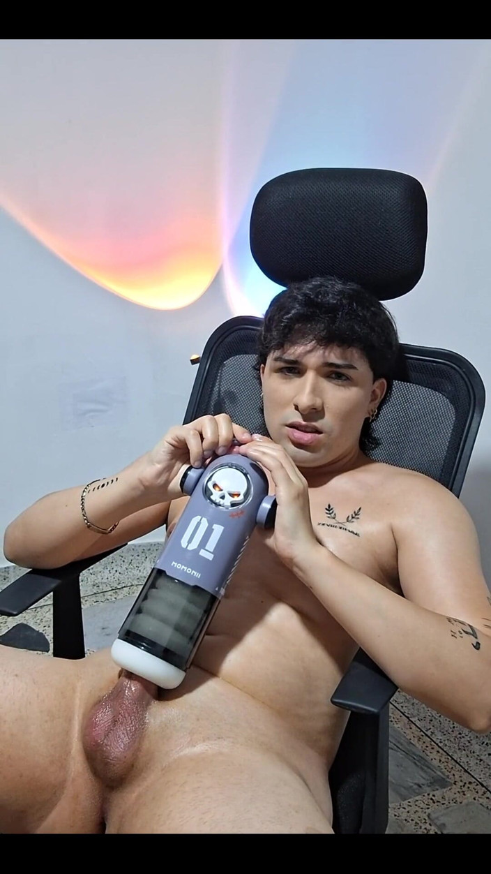Diego_latinboy: Testing Out My New Toy