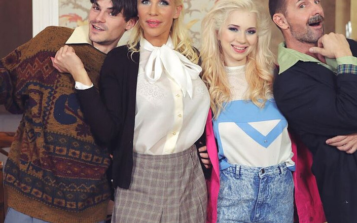 Virtual Taboo: Flashback da geração X dos anos 80 tenta sexo com tribo