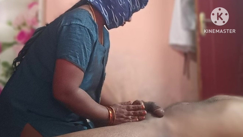 Sweethoneybgl: भारतीय विशाल स्तन वाली पत्नी अपने प्रेमी के साथ अपने बेडरूम में सेक्स करती है जब घर पर कोई नहीं होता