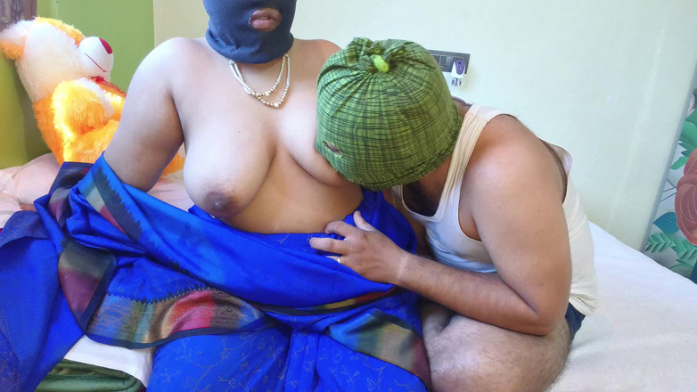 Hotty Mona: Indiana quer seu meio-irmão fodendo apenas sua buceta suculenta em áudio...