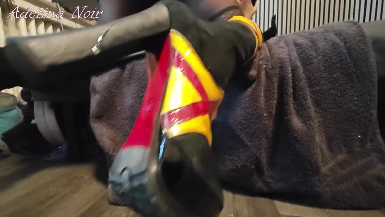 FISTINGQUEEN: Аделіна Нуар хардкорний пеггінг і страпон з fistzilla