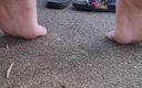On cloud 69: Klackar och sulor på mina fötter utanför