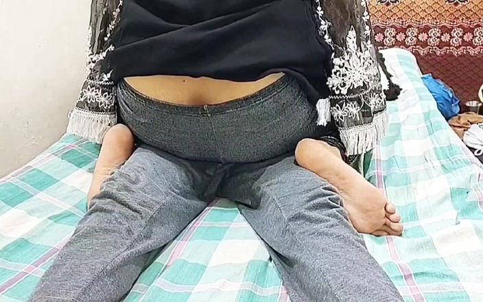 Pakistani CoupleX: Задница индийской мачехи дези