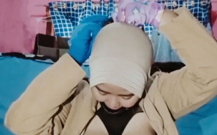 Jilbab69: 내 여친에게 따먹히는 것 때문에