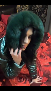 Milfycalla Ep 137 Madrasta foi fodida na cara. Porra na jaqueta brilhante e fofa.se você tem um fetiche que você gostaria que eu ajudasse você