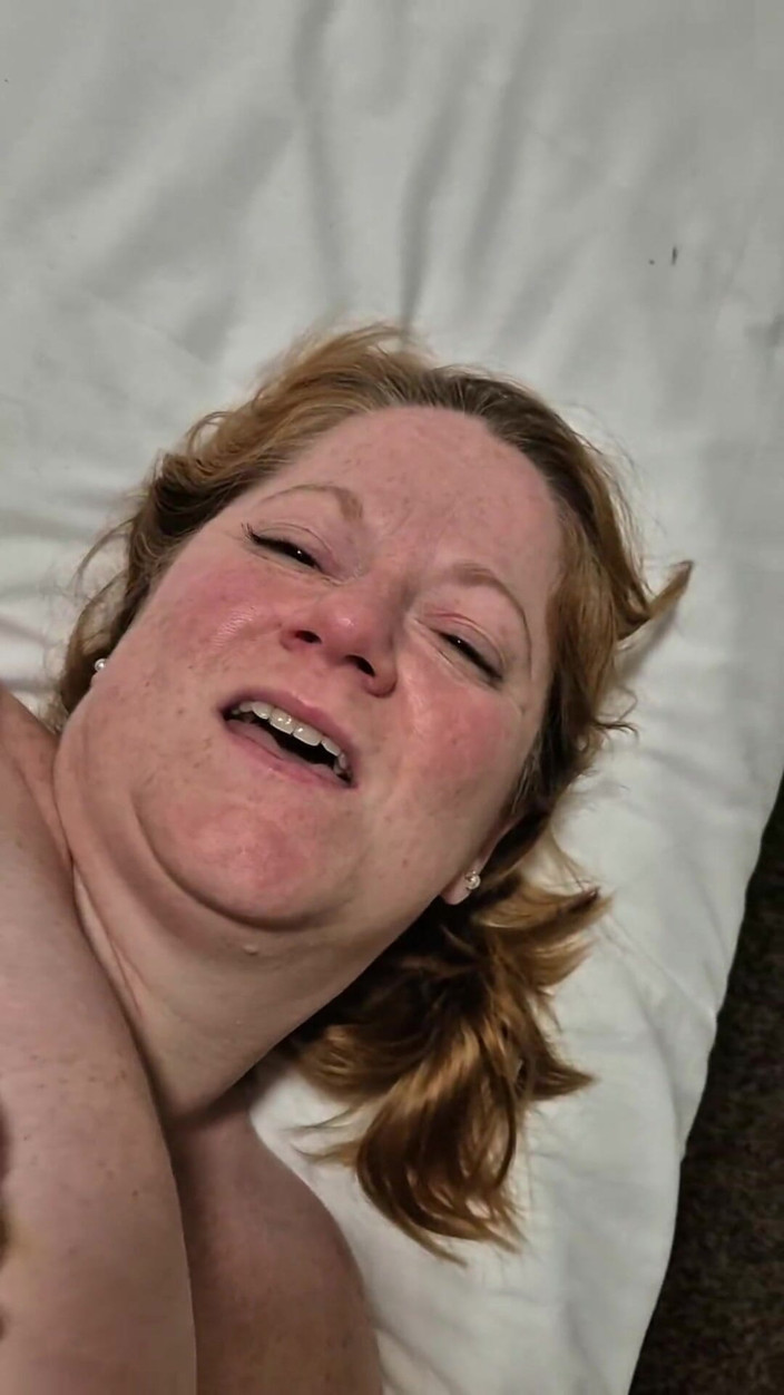 Lola38g: Lulu doet rommelig anaal zonder condoom