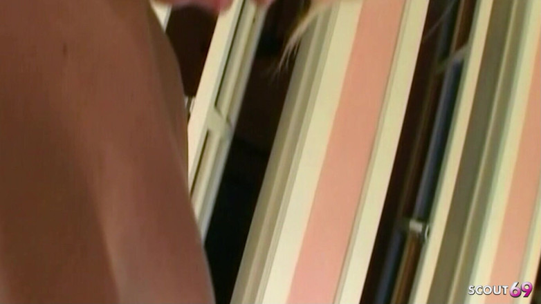 Shemale TS Collection: Блондинку латиноамериканку з великими цицьками анально відтрахали хлопці на відкритому повітрі на лавці