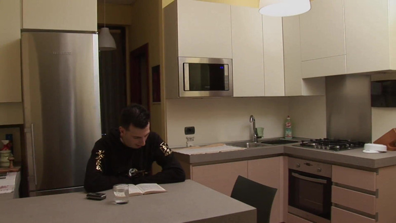 Milf in Love: Pozwól macochy się tobą zająć