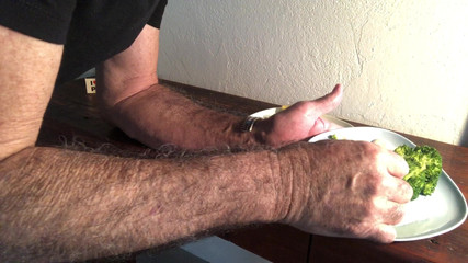 OhTrevor: OhTrevor jí pro větší nálož spermatu.