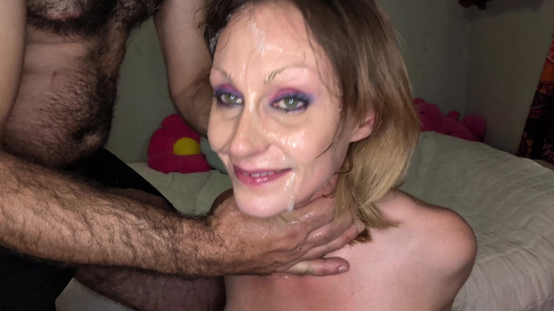 Vanessa Hastings: Vanessa Hastings Gets Sloppy Facefucked in Her Bedroom