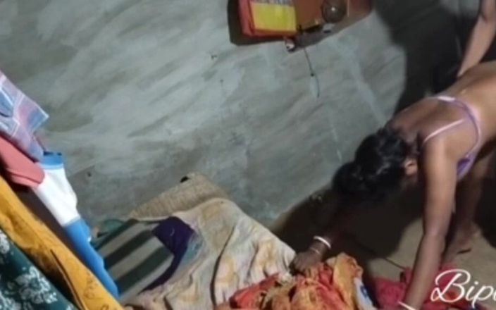 Hot Sex Bhabi: 村の熱いフェラチオと宣教師のセックス