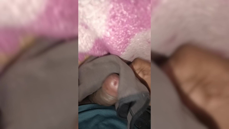 Aniketgod: Il ragazzo desi in reggiseno fetish si masturba annusando e...
