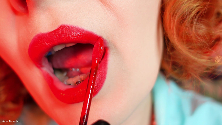 Arya Grander: Processo di rossetto: ASMR sfw video (Arya Grander) labbra rosse e...