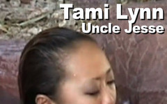 Edge Interactive Publishing: Tami Lynn a Strýc Jesse sají obličej u bazénu