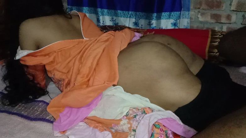 Deshi women: Sexo por primera vez mi novia de la universidad viene...