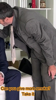 Fer promění svého šéfa alfa macho ve svém milenci