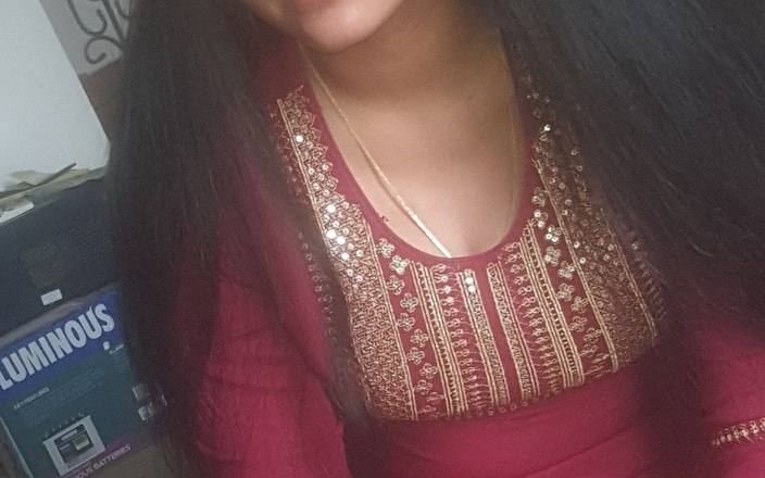 Sakshi74: Une demi-sœur montre à son copain par appel vidéo