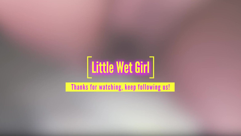 Little Wet Girl: Pisse dans l’évier dans la cuisine