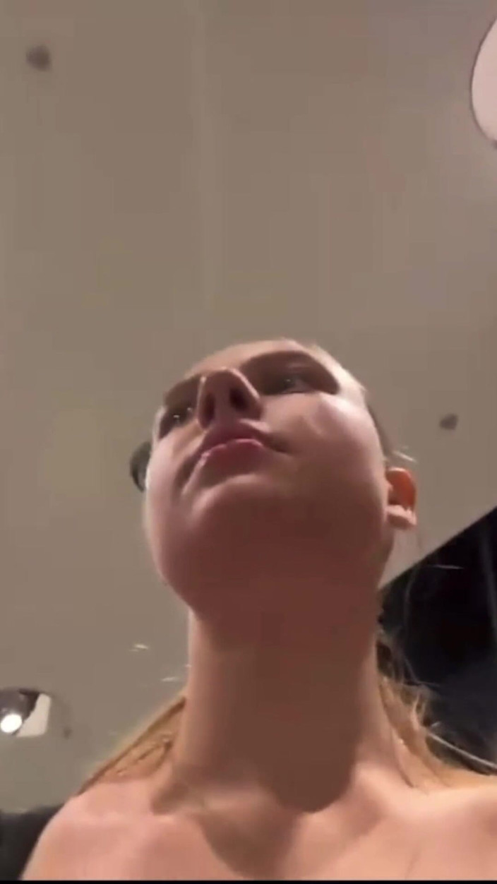 JuiceLussie: Extreme Masturbate in the Locker Room