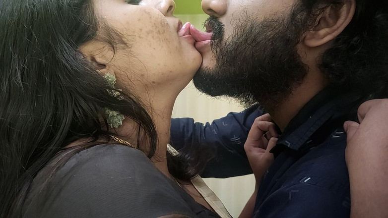 Vaigavarun45: Verrouillage long des lèvres, partie 2, baisers par un couple mallu...