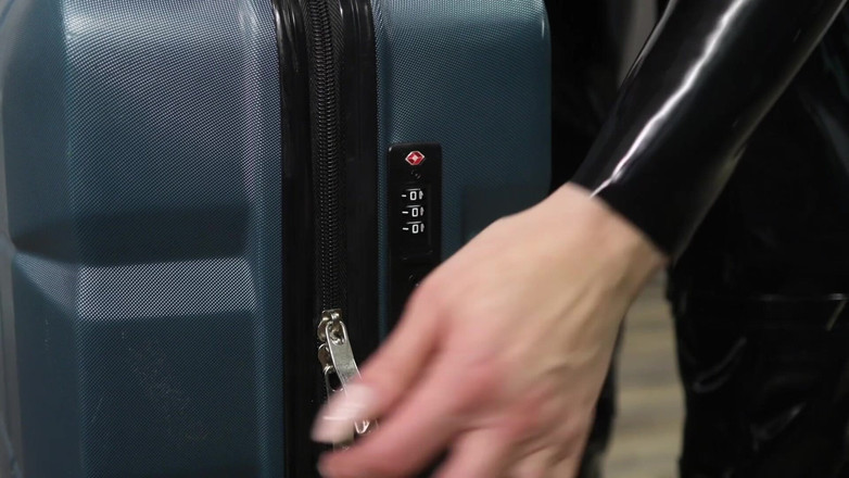 Countess diamond: Suitcase hamba pov - tersepit dalam beg pakaian saya