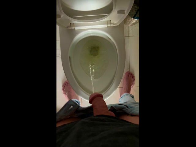 Sexy Feet Show and a Piss (Naughty Boy Blake)