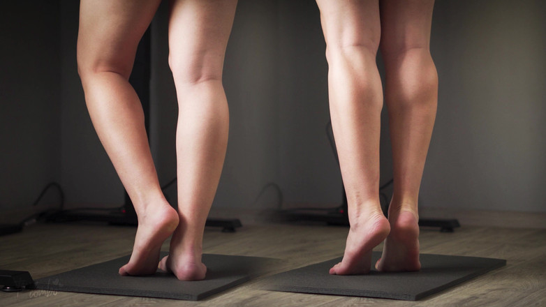 Teasecombo 4K: Наблюдаю за тинками за стоячим столом