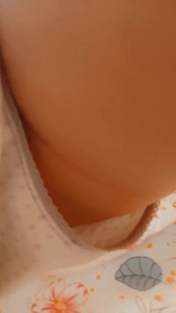 Omg! Süße muschi will es hier und jetzt! Unter dem kleid.
