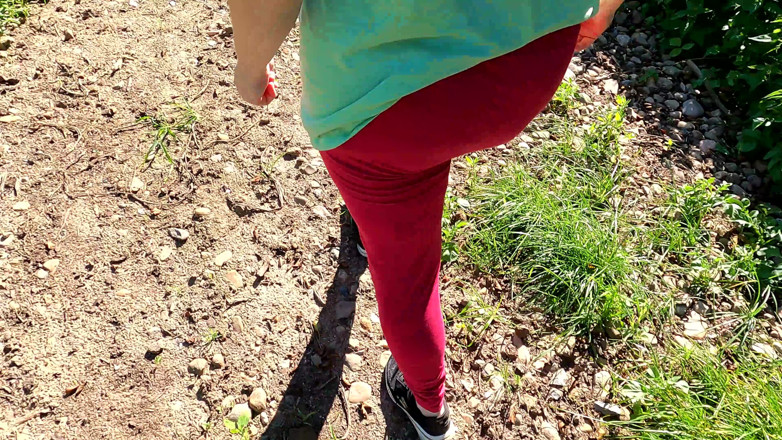 Bouncy Tits Action: In Addition to the Nettles, the Tits Beaten Red