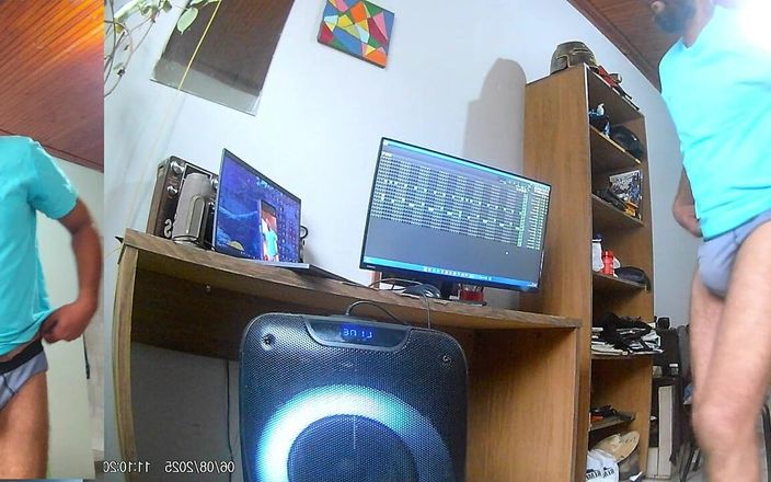 Stink HairyMale: Haciendo un poco de ruido